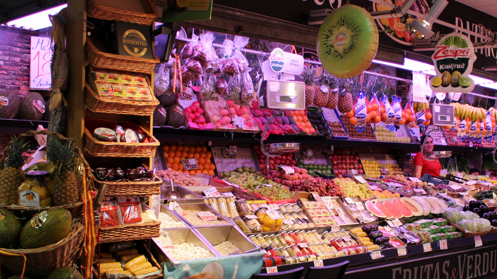 Fruteria en el mercado las águilas