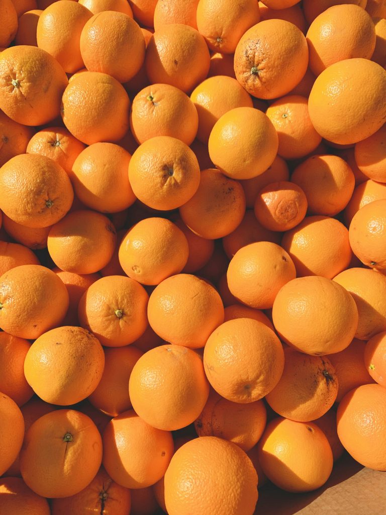 Naranjas en cesta