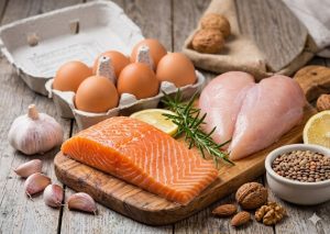 proteina saludable de salmon huevo y pollo